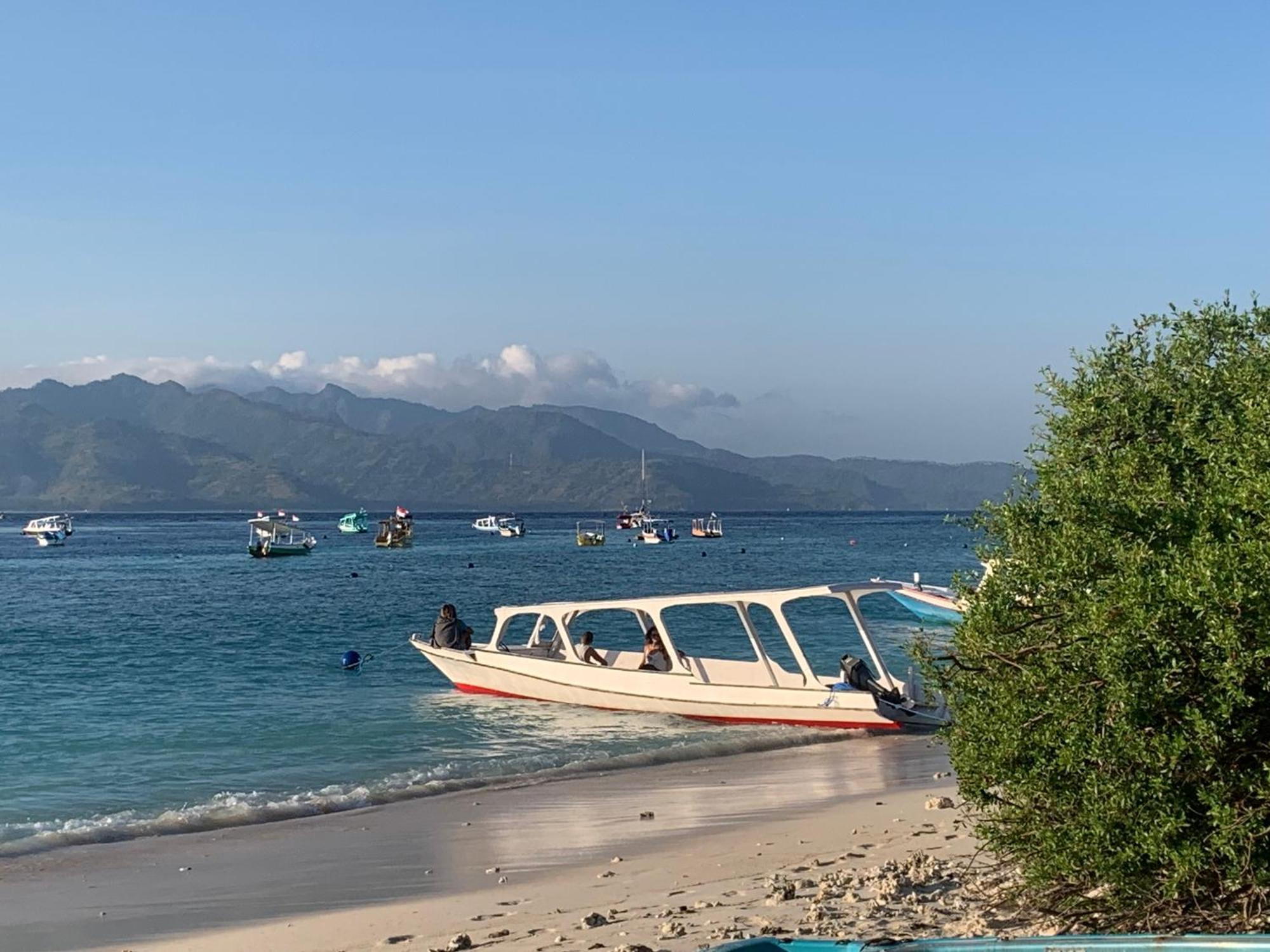 ホテル Gili Davidoff Skyline ギリ・トラワンガン エクステリア 写真
