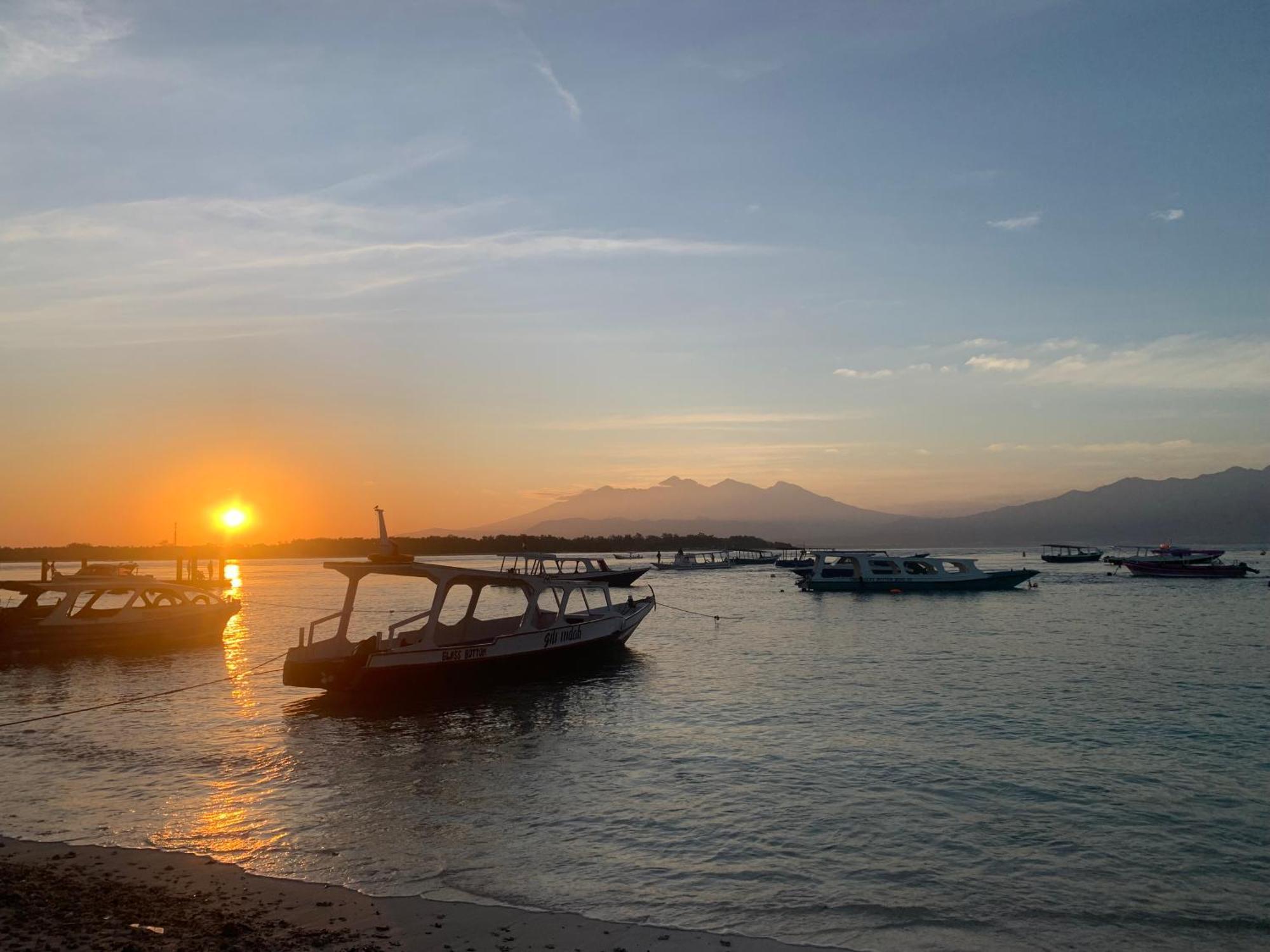 ホテル Gili Davidoff Skyline ギリ・トラワンガン エクステリア 写真